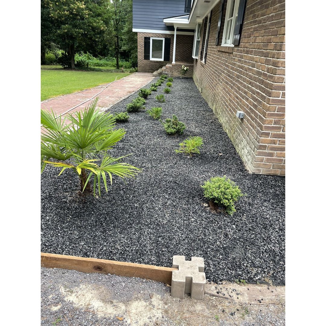 Landscape Rubber Mulch | Unpainted Black - Image 3